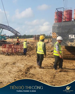 Công nhân tập trung đẩy nhanh tiến độ của dự án