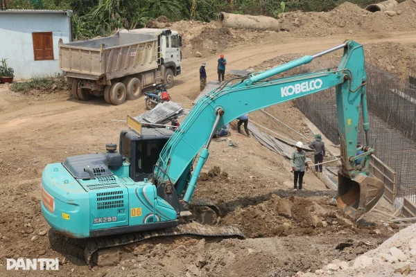 Nhân lực và thiết bị làm việc 3 ca 4 kíp