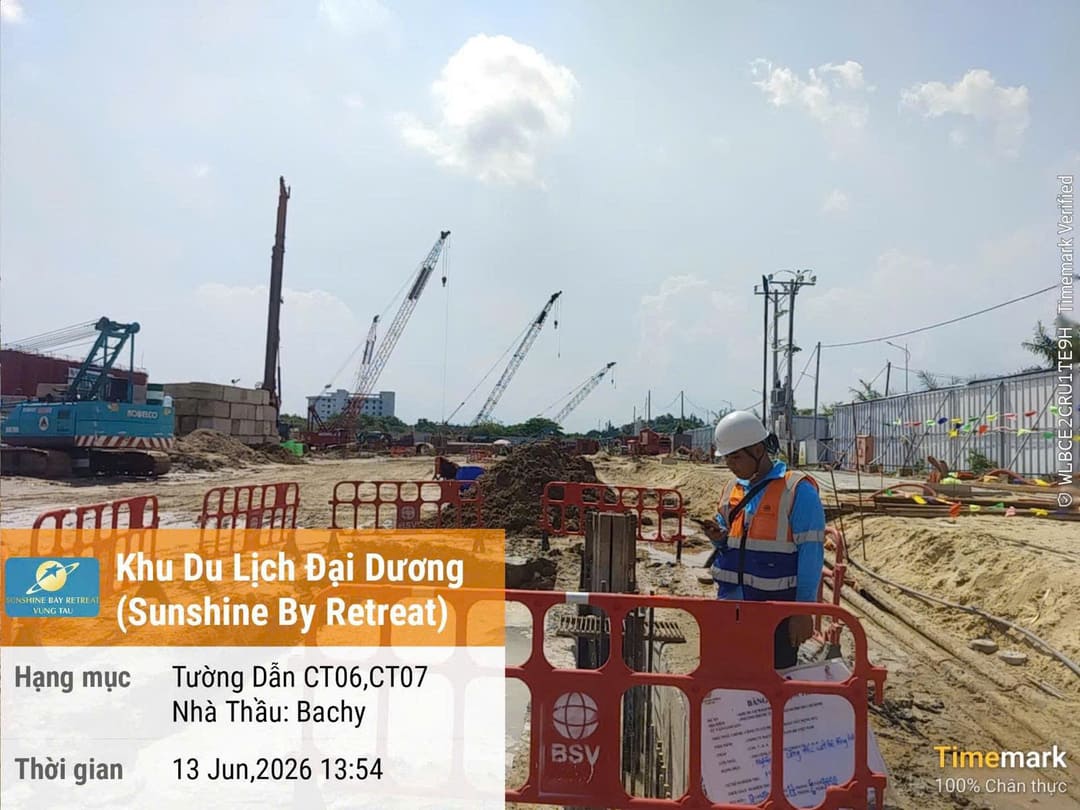 Xe cơ giới lu lèn bề mặt đường nội khu kết nối giữa các phân khu dự án